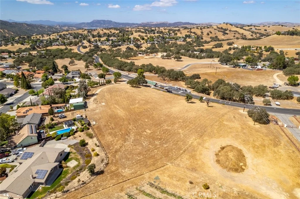 Gateway Drive, Paso Robles, CA 93446 photo 2