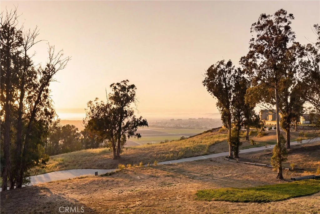 2 Castle Bluff Road, Arroyo Grande, CA 93420