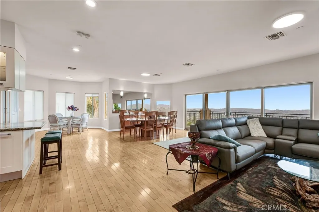 Additional image 17 of 876 Harrington Rd, Glendale, CA 91207