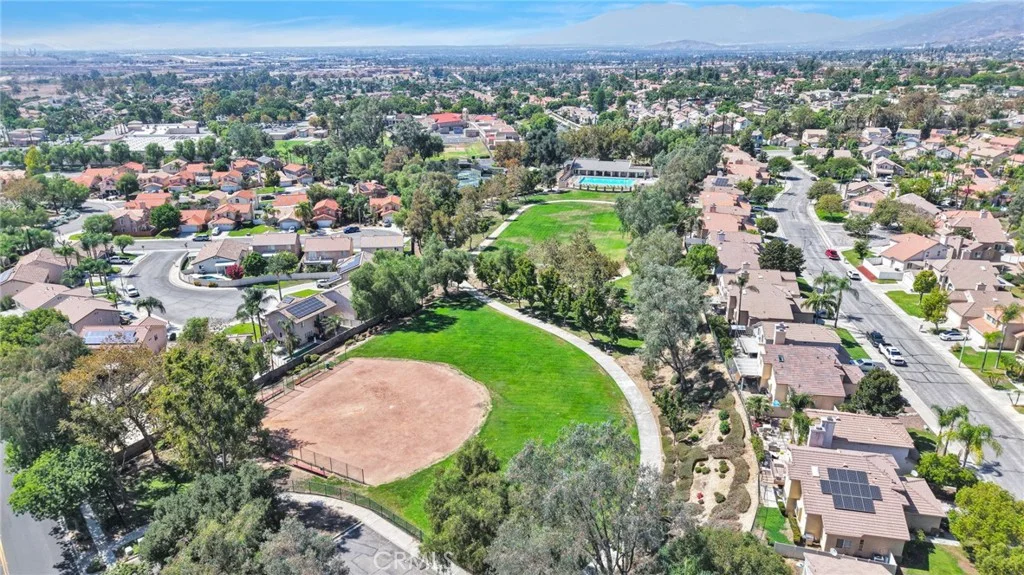 29398 Clear View Ln, Highland, CA 92346