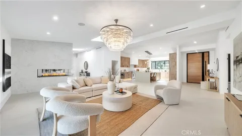 18829 Paseo Nuevo Drive, Tarzana, CA MLS: OC25059246
