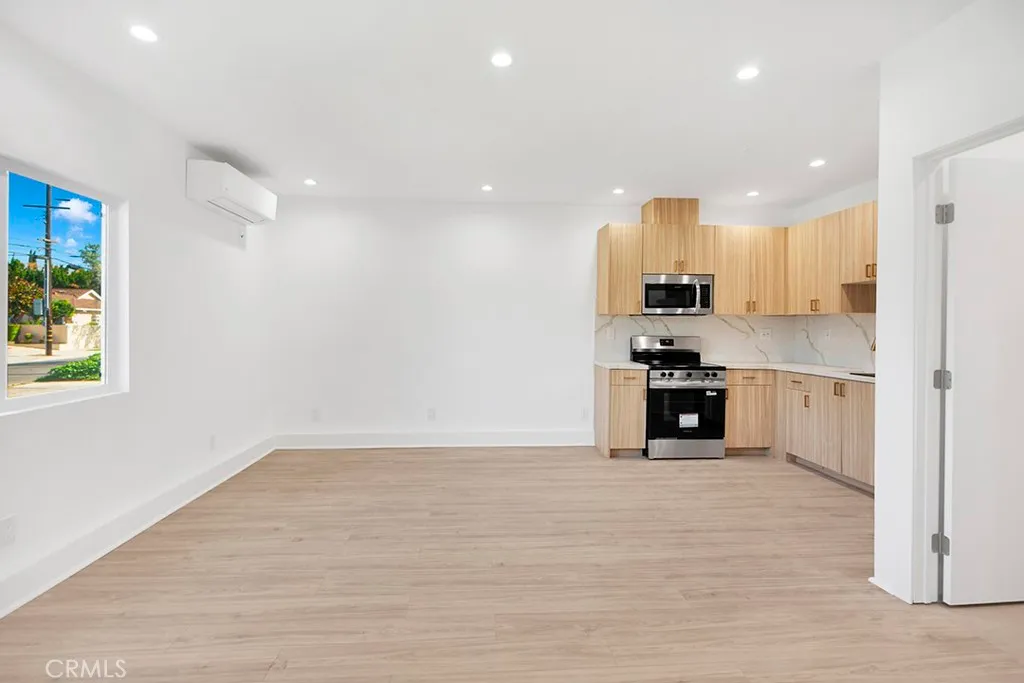 Additional image 82 of 14868 Envoy, Sylmar, CA 91342