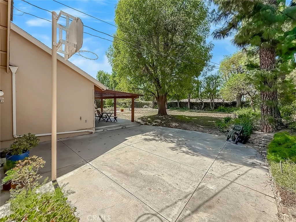 9525 Encino Ave, Northridge, CA 91325