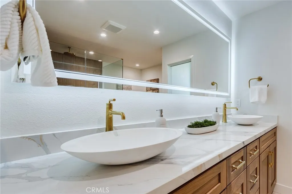 Additional image 116 of 11919 Mayfield Ave Unit 2, Los Angeles, CA 90049