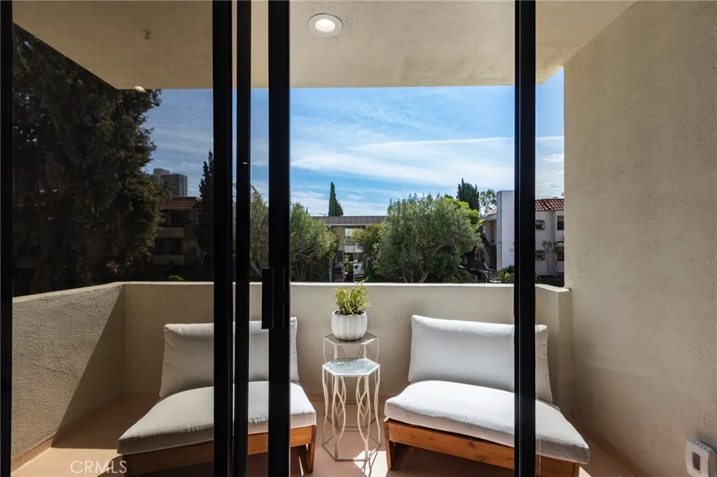 Additional image 102 of 11919 Mayfield Ave Unit 2, Los Angeles, CA 90049