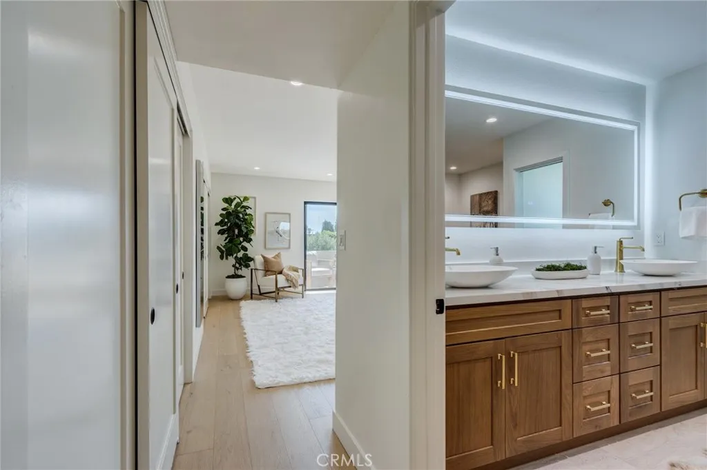 Additional image 115 of 11919 Mayfield Ave Unit 2, Los Angeles, CA 90049