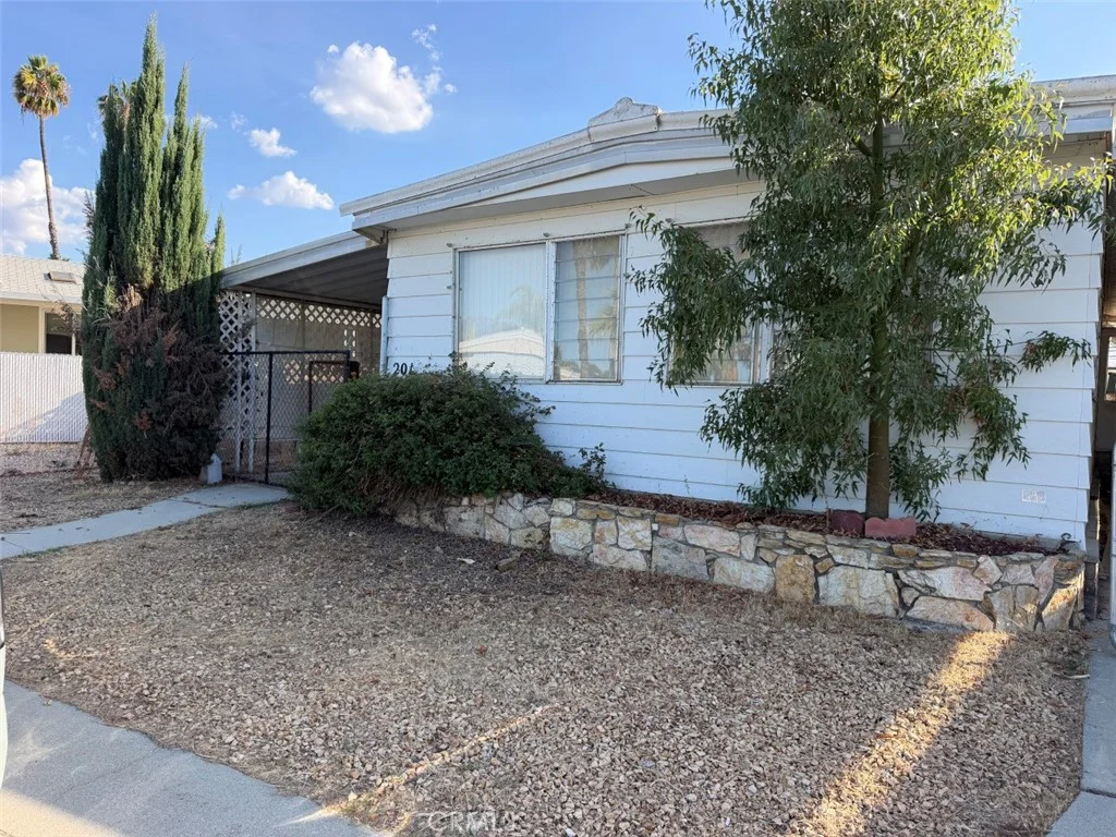 201 San Mateo Dr Cir, Hemet, CA 92543