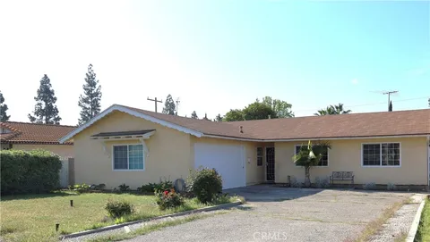 1720 E Jefferson Avenue, Pomona, CA MLS: IV25061388