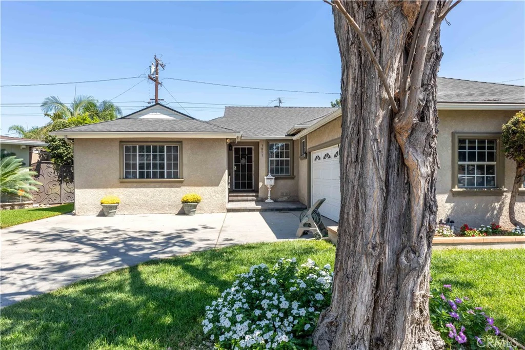 7811 Adoree St, Downey, CA 90242 photo 5