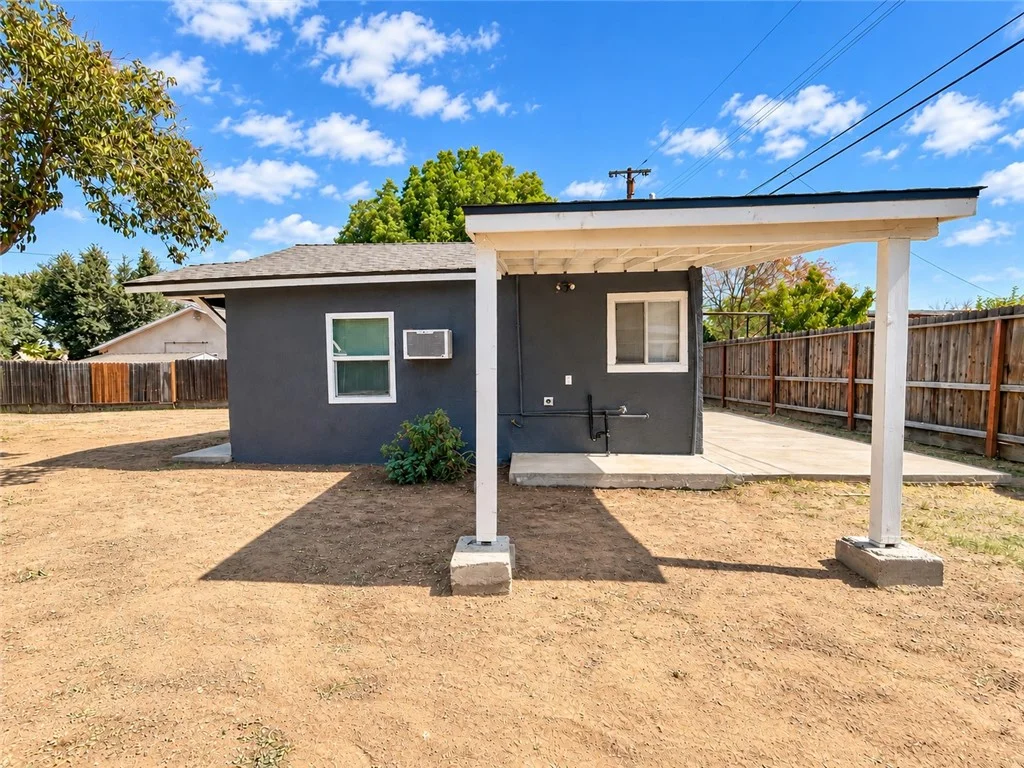 141 W Ashlan Avenue, Fresno, CA 93705