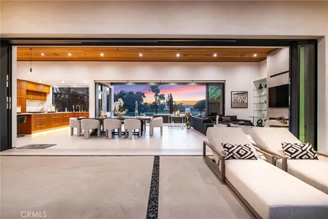 6691 Country Circle, Huntington Beach, CA MLS: NP25087847