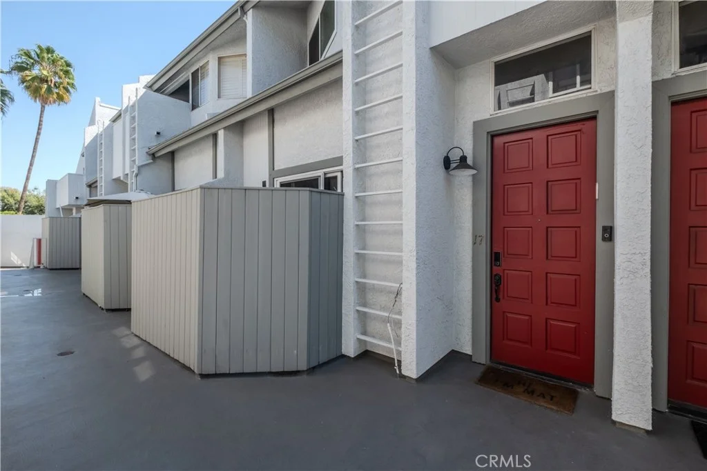 10911 Bluffside Drive Unit 17, Studio City, CA 91604