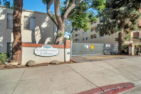 5700 Etiwanda Avenue Unit 209, Tarzana, CA MLS: SR25054991