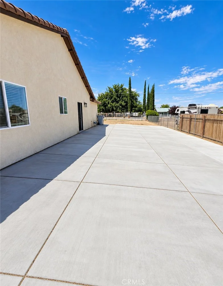 9243 Manteca Ave, Hesperia, CA 92345 photo 4