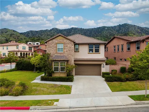 621 E Mandevilla Way, Azusa, CA MLS: AR25089337