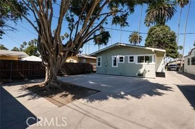 5215 S Van Ness Ave, Los Angeles, CA 90062