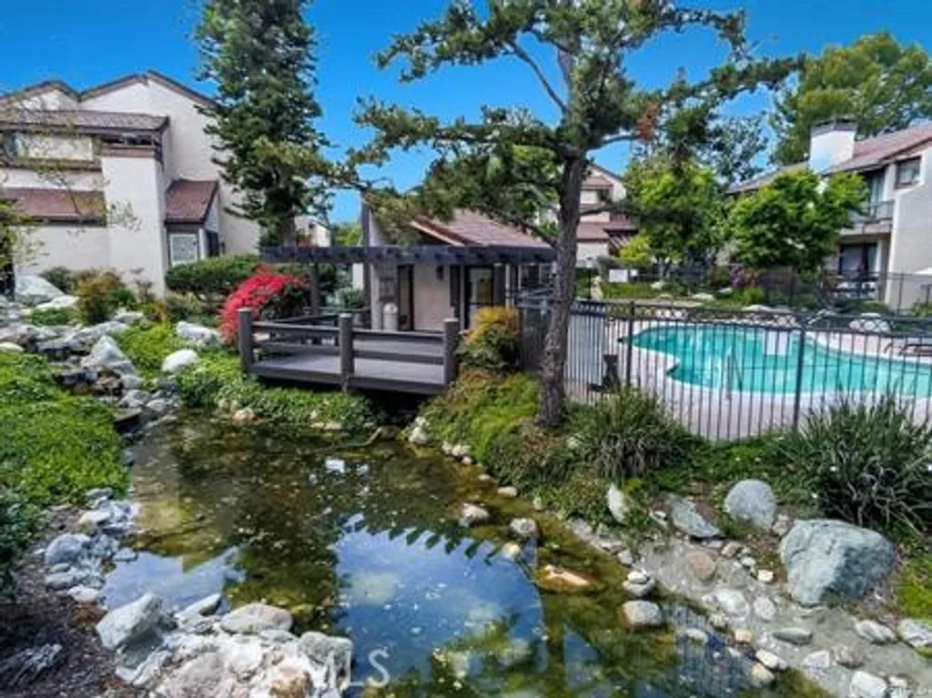 21801 Burbank Blvd Unit 83, Woodland Hills, CA 91367