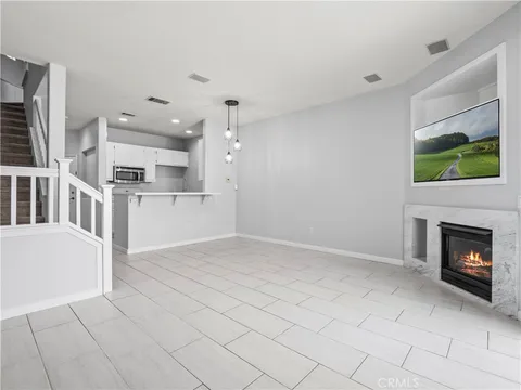 27024 Wolf Creek Trail Unit 22, Valencia, CA MLS: SR25006003