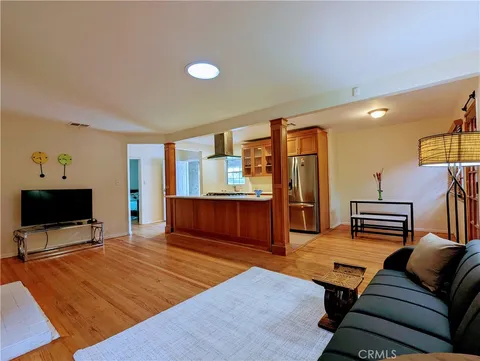 15123 Killion Street, Sherman Oaks, CA MLS: SR25096189
