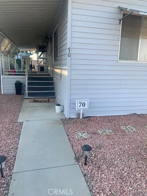 1300 W. Menlo Avenue Unit 70, Riverside, CA MLS: IV25105478