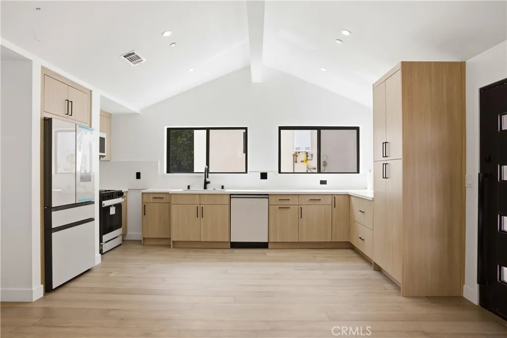 Additional image 36 of 8542 De Celis Pl, North Hills, CA 91343
