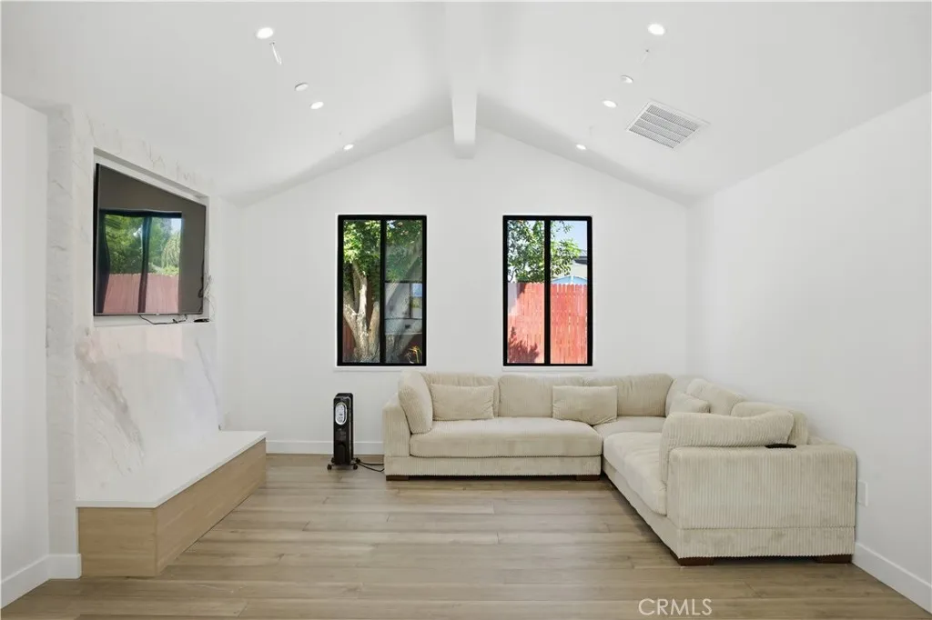 Additional image 88 of 8542 De Celis Pl, North Hills, CA 91343