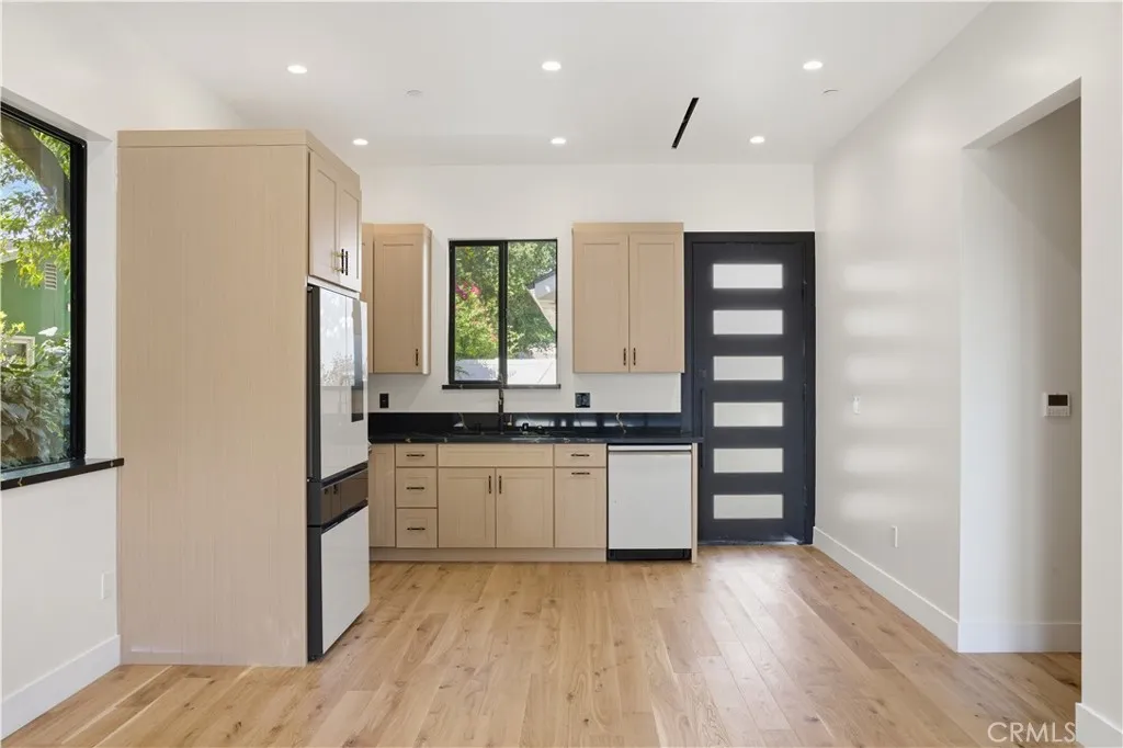 Additional image 96 of 8542 De Celis Pl, North Hills, CA 91343