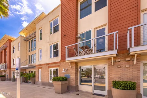 1901 Victoria Avenue Unit 107, Oxnard, CA MLS: V1-29630