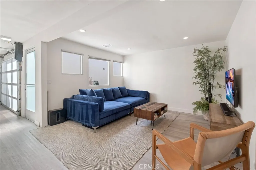 Additional image 16 of 555 E 3rd St, Long Beach, CA 90802