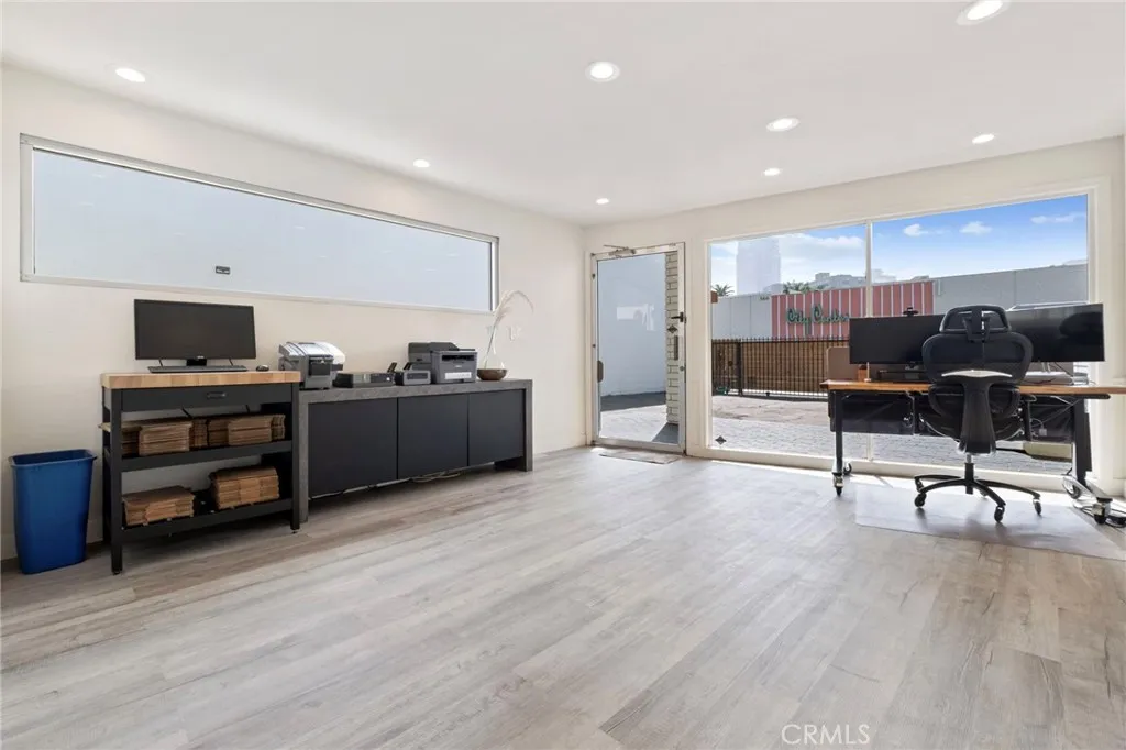 Additional image 12 of 555 E 3rd St, Long Beach, CA 90802