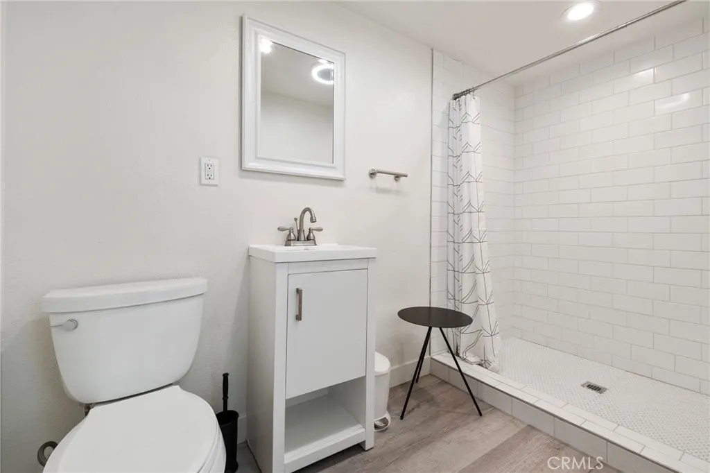 555 E 3rd St, Long Beach, CA 90802