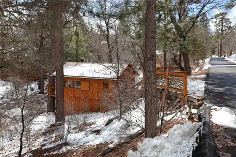 827 Highland Lane, Sugarloaf, CA MLS: IG25068203
