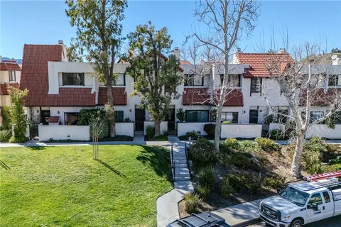 27666 Nugget Drive Unit 3, Canyon Country, CA MLS: SR25049005