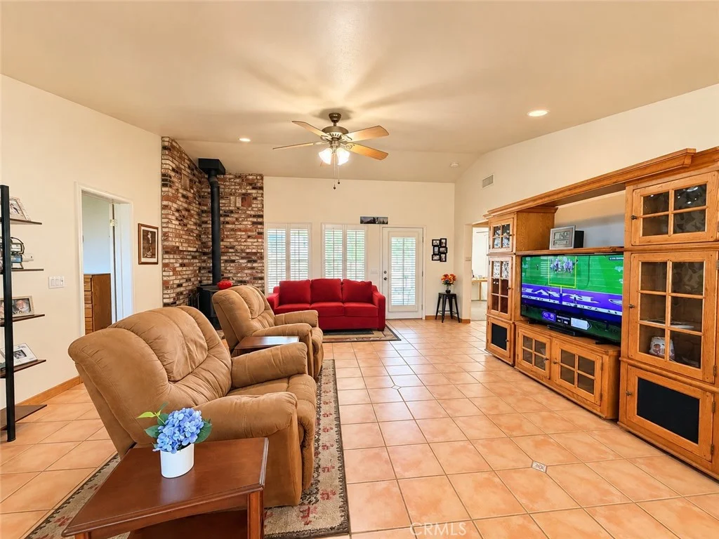18220 Bowie St, Tehachapi, CA 93561 photo 5