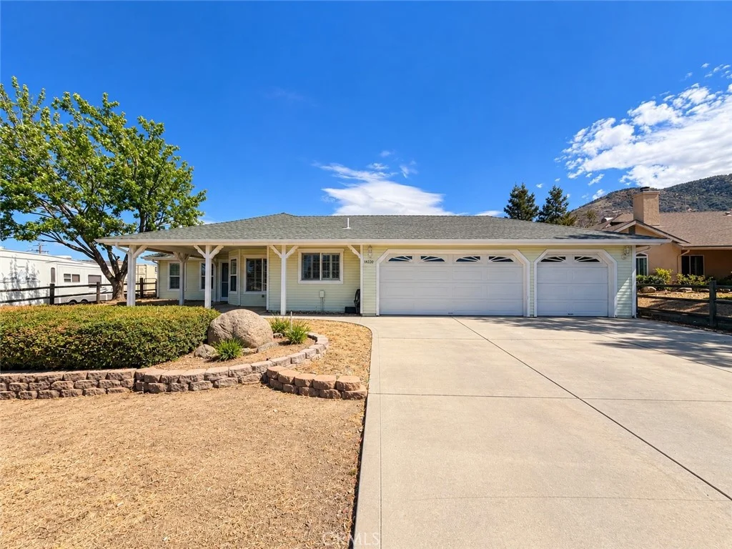 18220 Bowie St, Tehachapi, CA 93561 photo 2