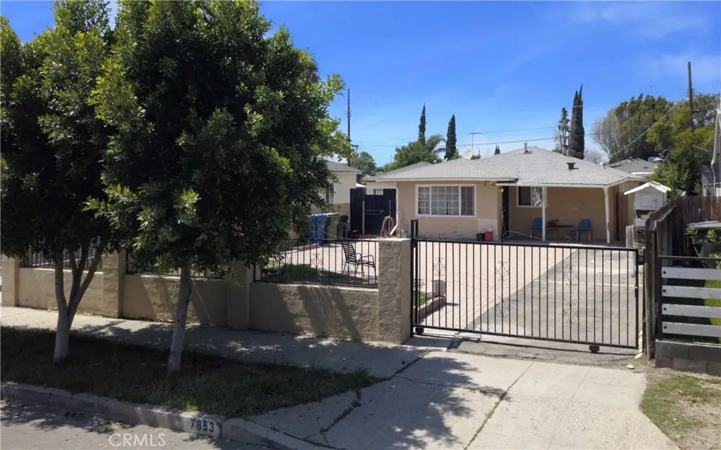 7853 Beck Avenue, North Hollywood, CA 91605