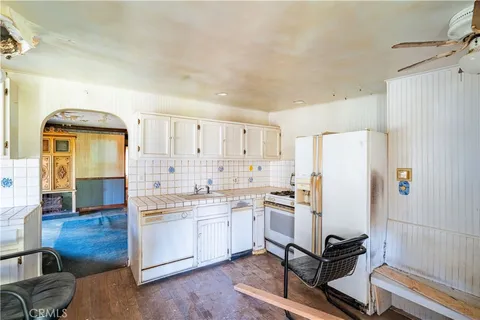8718 Crescent Drive, Los Angeles, CA MLS: SB25082609