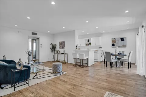 5403 Newcastle Avenue Unit 60, Encino, CA MLS: SR25083217