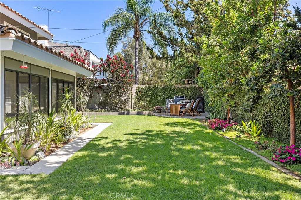 1902 E Avalon Ave, Santa Ana, CA 92705