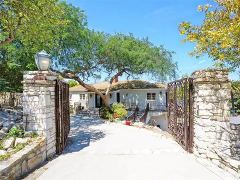 925 Via Nogales, Palos Verdes Estates, CA MLS: PV25087235