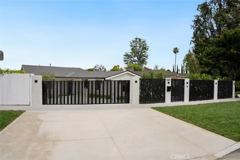 13817 Valley Vista Boulevard, Sherman Oaks, CA MLS: SR25095844