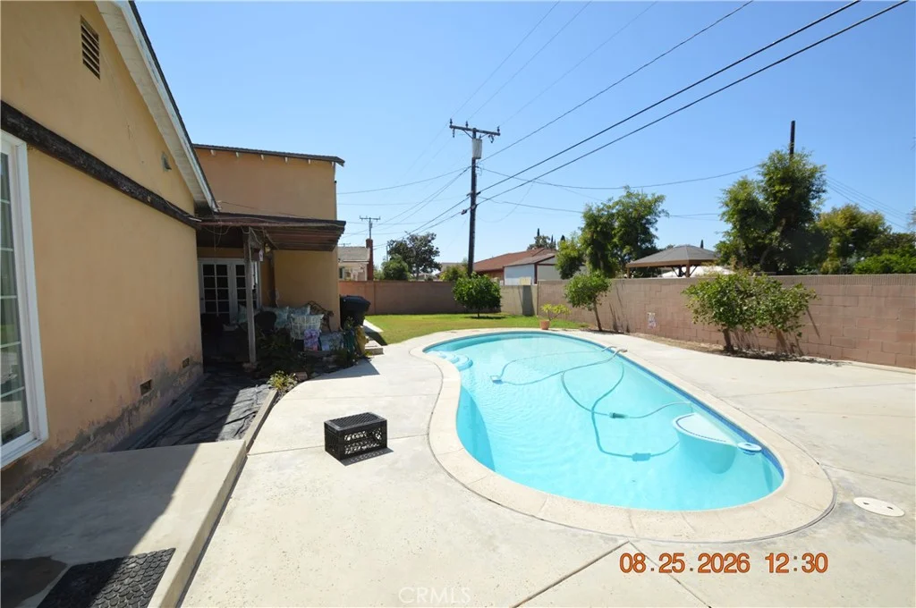 851 S Danbrook Dr, Anaheim, CA 92804