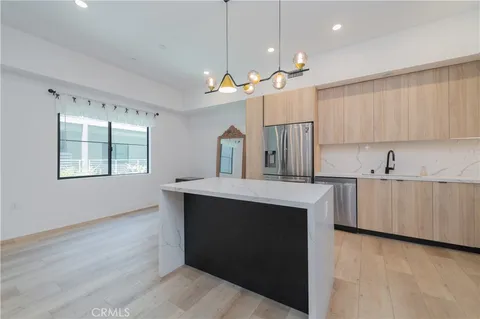 178 S Euclid Avenue Unit 209, Pasadena, CA MLS: CV25047097