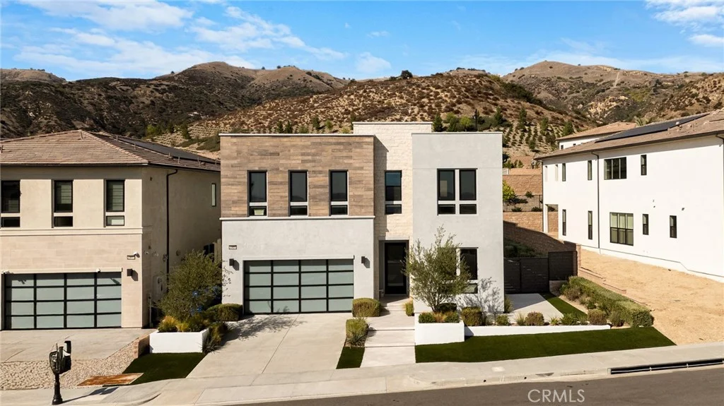 20601 W Overlook Court, Porter Ranch, CA 91326
