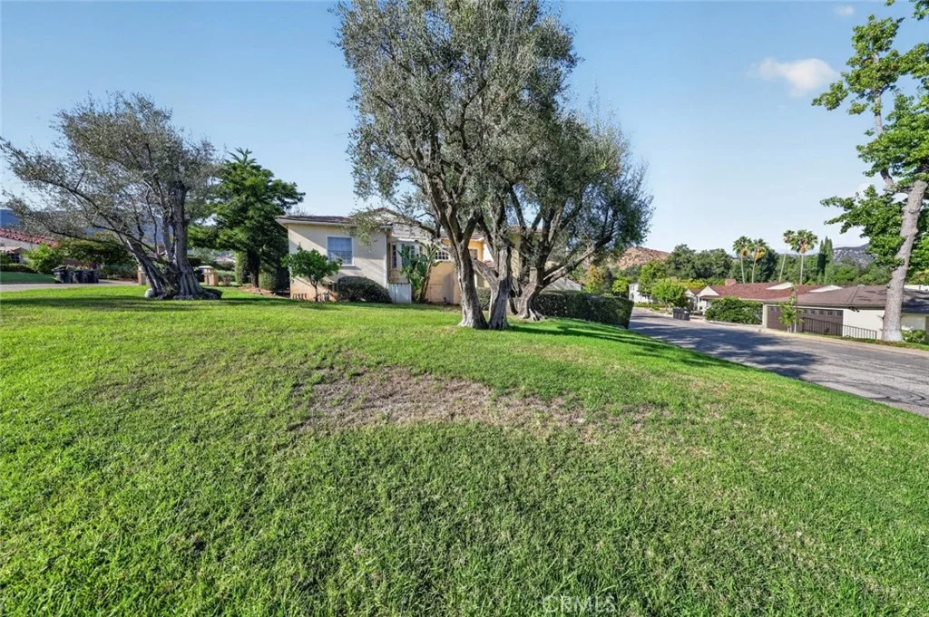 1233 Imperial Drive, Glendale, CA 91207