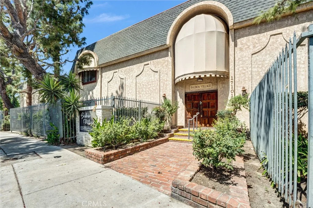 17061 Roscoe Boulevard Unit 2, Northridge, CA 91325