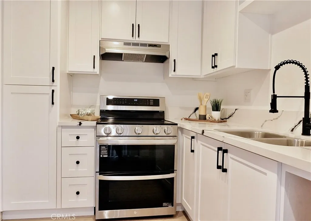 Additional image 2 of 7300 Lennox Ave Unit J3, Van Nuys, CA 91405