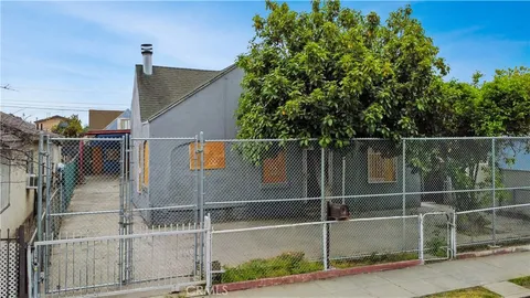 1942 E 112th Street, Los Angeles, CA MLS: PW25091959