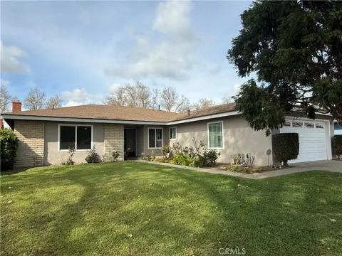 901 E 19th Street, Santa Ana, CA MLS: OC25013009