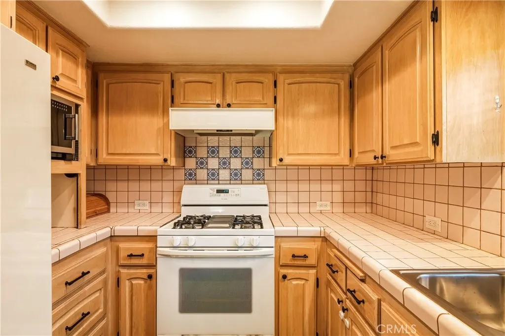 Additional image 96 of 24214 Los Codona Avenue, Torrance, CA 90505